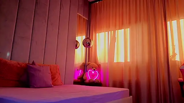 Snapshot of Reina_Cummings chatting on 24, 10, 2025 Reina Cummings online show from 24, 10, 2025