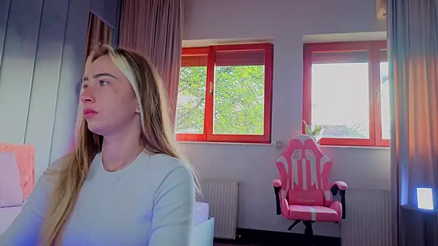 Snapshot of Reina_Cummings chatting on 25, 10, 2025 Reina Cummings online show from 25, 10, 2025