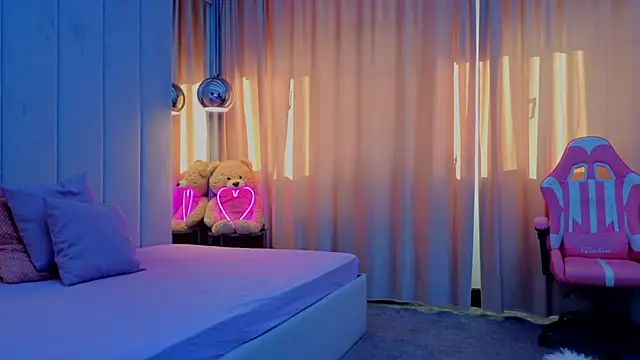 Snapshot of Reina_Cummings chatting on 30, 10, 2025 Reina Cummings online show from 30, 10, 2025