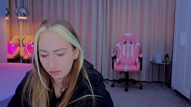 Snapshot of Reina_Cummings chatting on 10, 11, 2025 Reina Cummings online show from 10, 11, 2025