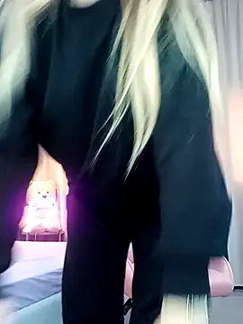 Snapshot of Reina_Cummings chatting on 13, 11, 2025 Reina Cummings online show from 13, 11, 2025