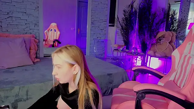 Snapshot of Reina_Cummings chatting on 17, 1, 2026 Reina Cummings online show from 17, 1, 2026