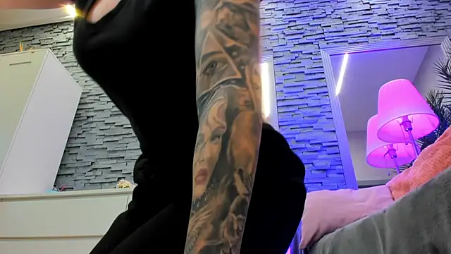 Reina Cummings online show from 2, 4, 2026