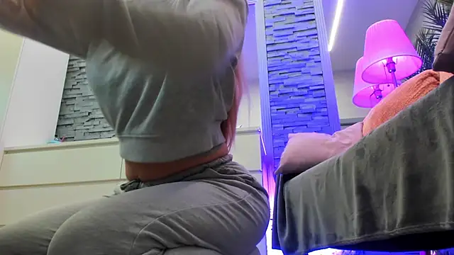 Reina Cummings online show from 3, 4, 2026