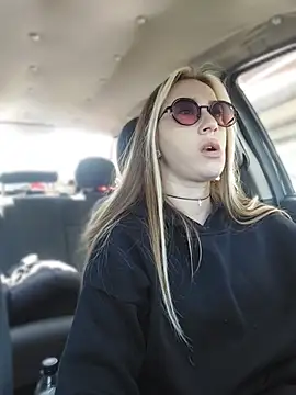 Reina Cummings online show from 6, 4, 2026