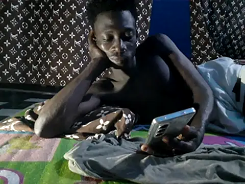 Snapshot of azomedo chatting on 28, 4, 2026 azomedo online show from 28, 4, 2026