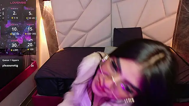 Snapshot of aysel_27 chatting on 11, 10, 2025 aysel 27 online show from 11, 10, 2025