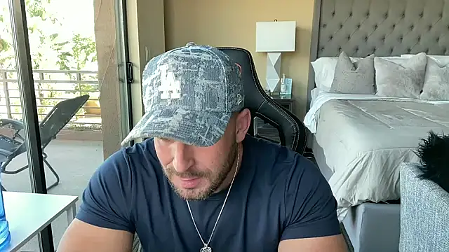 brettmycles28 online show from 29, 10, 2025