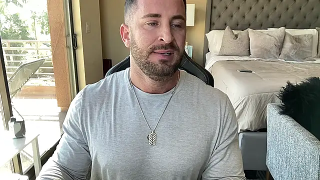 brettmycles28 online show from 30, 10, 2025