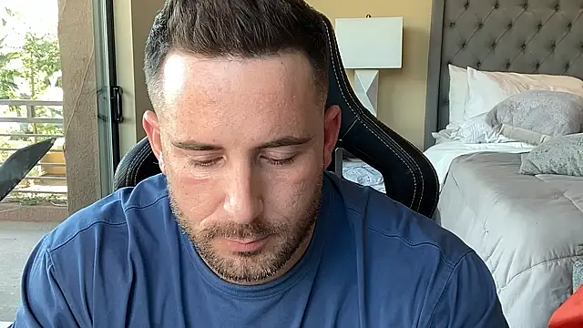 brettmycles28 online show from 25, 11, 2025