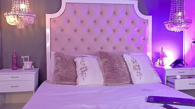 Snapshot of VioletBlaze chatting on 25, 10, 2025 VioletBlaze online show from 25, 10, 2025