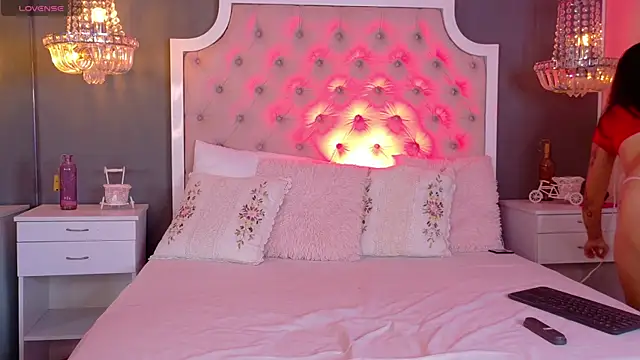 Snapshot of VioletBlaze chatting on 1, 11, 2025 VioletBlaze online show from 1, 11, 2025