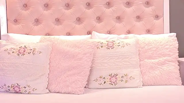 Snapshot of VioletBlaze chatting on 19, 11, 2025 VioletBlaze online show from 19, 11, 2025