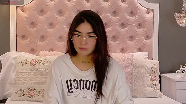 Snapshot of VioletBlaze chatting on 26, 11, 2025 VioletBlaze online show from 26, 11, 2025