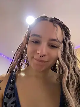 karla-thomsom10 online show from 15, 4, 2026