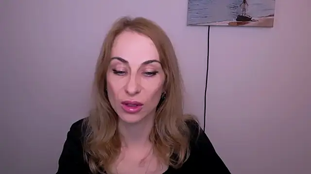 Snapshot of Create_your_own_sun chatting on 14, 10, 2025 Create your own sun online show from 14, 10, 2025