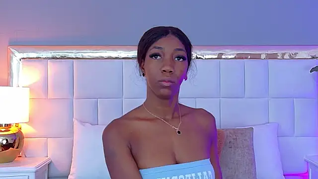 MadeleineHocker online show from 13, 9, 2025