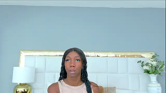 MadeleineHocker online show from 15, 9, 2025