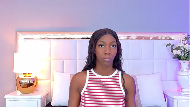 MadeleineHocker online show from 17, 9, 2025