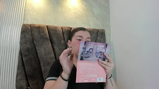 Snapshot of leilapons chatting on 5, 11, 2025 leilapons online show from 5, 11, 2025