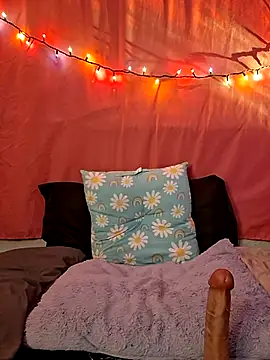 Snapshot of PeachyAriel chatting on 13, 10, 2025 PeachyAriel online show from 13, 10, 2025