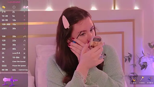 MeganStrain online show from 26, 11, 2025