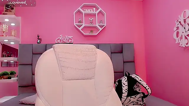 Snapshot of KlhoeGill chatting on 23, 9, 2025 KlhoeGill online show from 23, 9, 2025