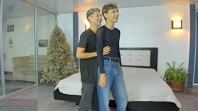 Bisexlifehot   online show from 30, 11, 2025