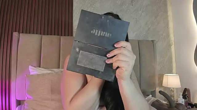  Cris Spicy  online show from 12, 4, 2026