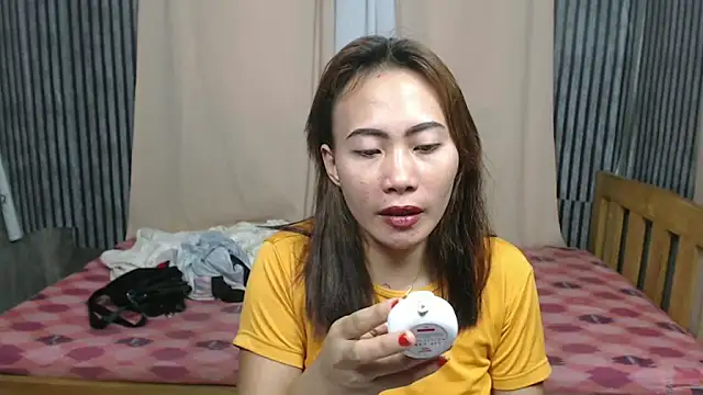 Snapshot of joanpetite chatting on 11, 10, 2025 joanpetite online show from 11, 10, 2025
