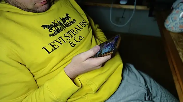 Snapshot of BenReich chatting on 20, 11, 2025 BenReich online show from 20, 11, 2025