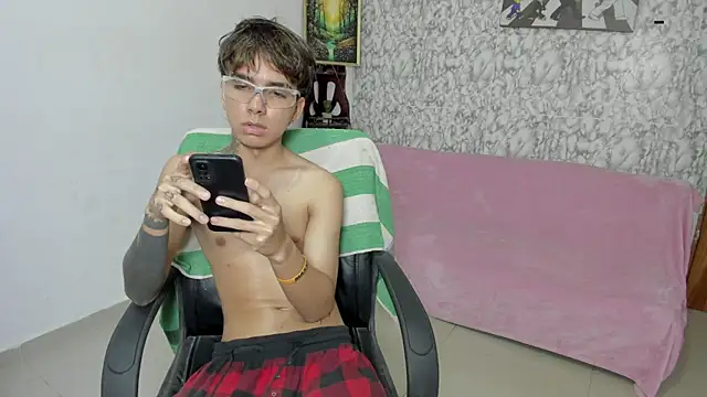 Snapshot of maxxis_eli chatting on 9, 10, 2025 maxxis eli online show from 9, 10, 2025