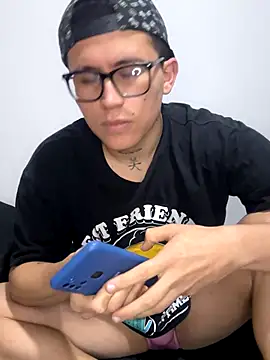 Snapshot of Kurtxxx22 chatting on 3, 11, 2025 Kurtxxx22 online show from 3, 11, 2025