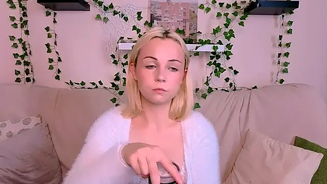 Charlotte Colinss online show from 25, 9, 2025