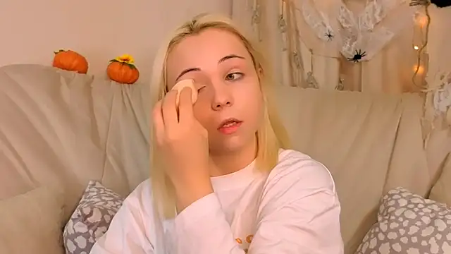 Charlotte Colinss online show from 20, 10, 2025