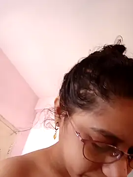 Snapshot of thanusi_2 chatting on 5, 12, 2025 thanusi 2 online show from 5, 12, 2025