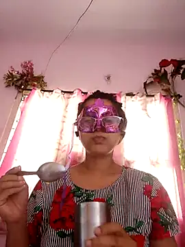 Snapshot of thanusi_2 chatting on 21, 12, 2025 thanusi 2 online show from 21, 12, 2025