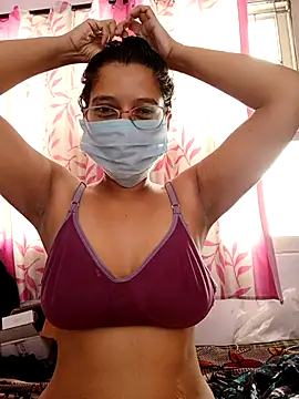 Snapshot of thanusi_2 chatting on 17, 6, 2026 thanusi 2 online show from 17, 6, 2026