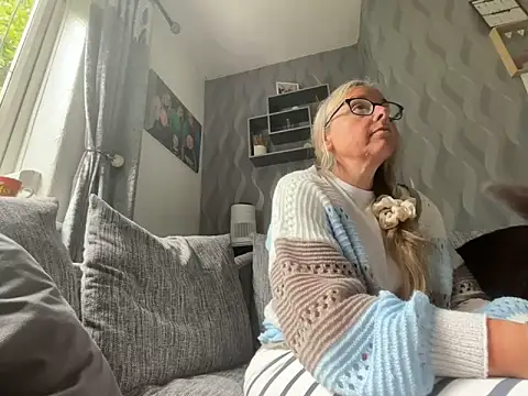 Anastasia-BlondeXX online show from 19, 5, 2026