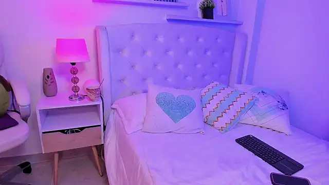 AmeliaRossi  online show from 8, 11, 2025