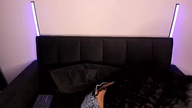 Snapshot of Alynn_Bri_ chatting on 10, 2, 2026 Alynn Bri online show from 10, 2, 2026