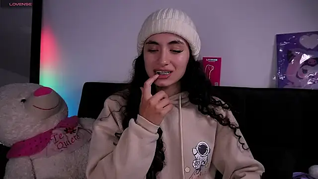 Alynn Bri  online show from 5, 7, 2026