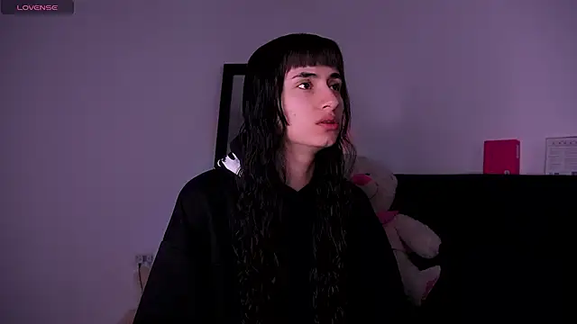 Alynn Bri  online show from 15, 7, 2026