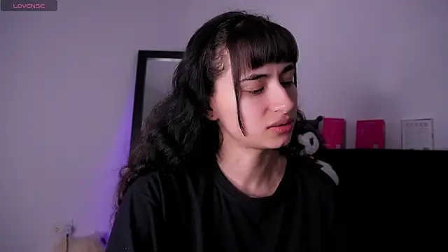 Alynn Bri  online show from 24, 7, 2026