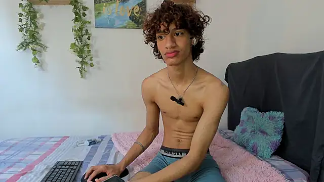 Snapshot of Peterfrost19 chatting on 10, 9, 2025 Peterfrost19 online show from 10, 9, 2025