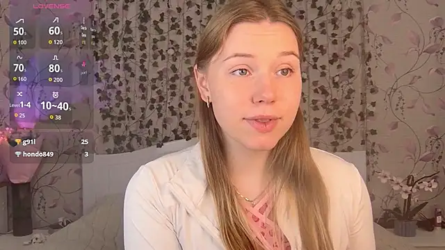 Snapshot of _influensii_ chatting on 30, 9, 2025 influensii online show from 30, 9, 2025