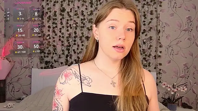 Snapshot of _influensii_ chatting on 2, 10, 2025 influensii online show from 2, 10, 2025