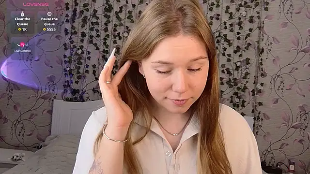 Snapshot of _influensii_ chatting on 23, 10, 2025 influensii online show from 23, 10, 2025