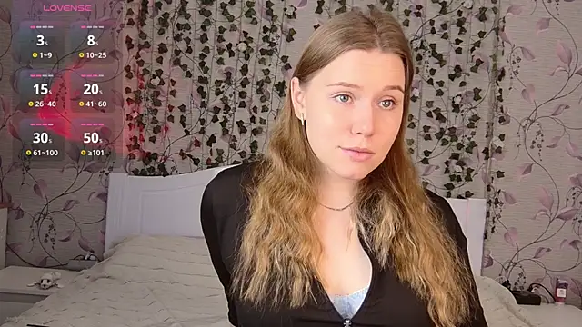 Snapshot of _influensii_ chatting on 24, 10, 2025 influensii online show from 24, 10, 2025