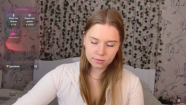 Snapshot of _influensii_ chatting on 25, 10, 2025 influensii online show from 25, 10, 2025